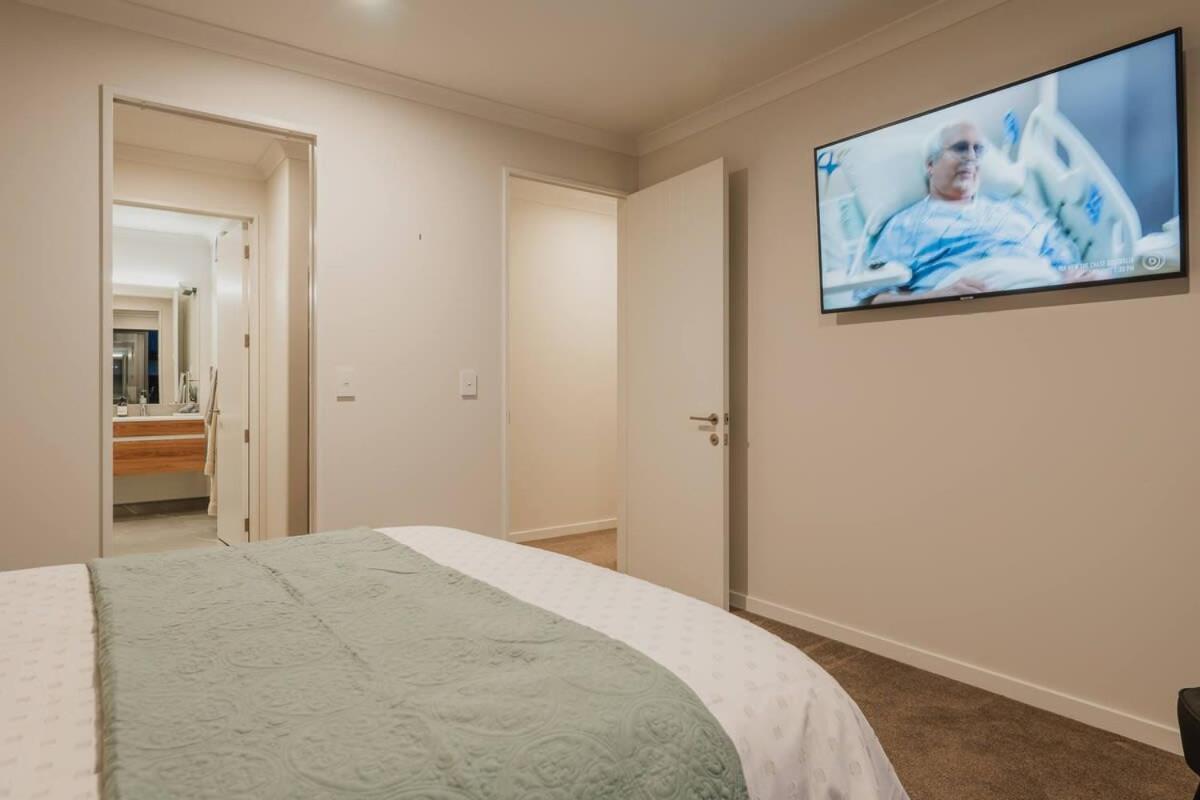 Elegant 3Br Home On Mustang Avenue Christchurch Exteriör bild