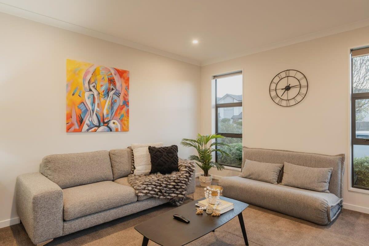 Elegant 3Br Home On Mustang Avenue Christchurch Exteriör bild